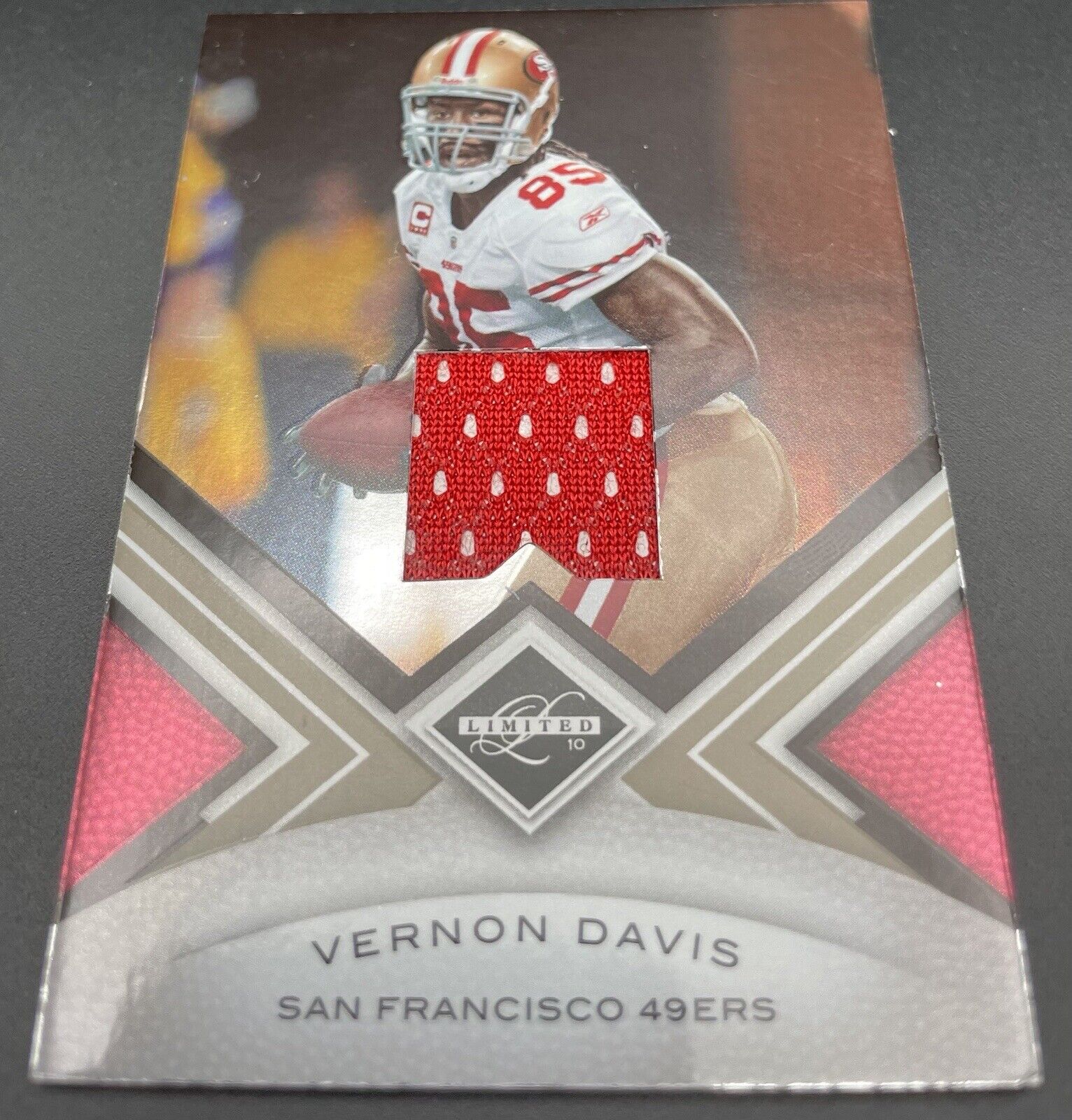 Vernon Davis 2010 Panini limited #84 Patch / 199 San Francisco 49Ers