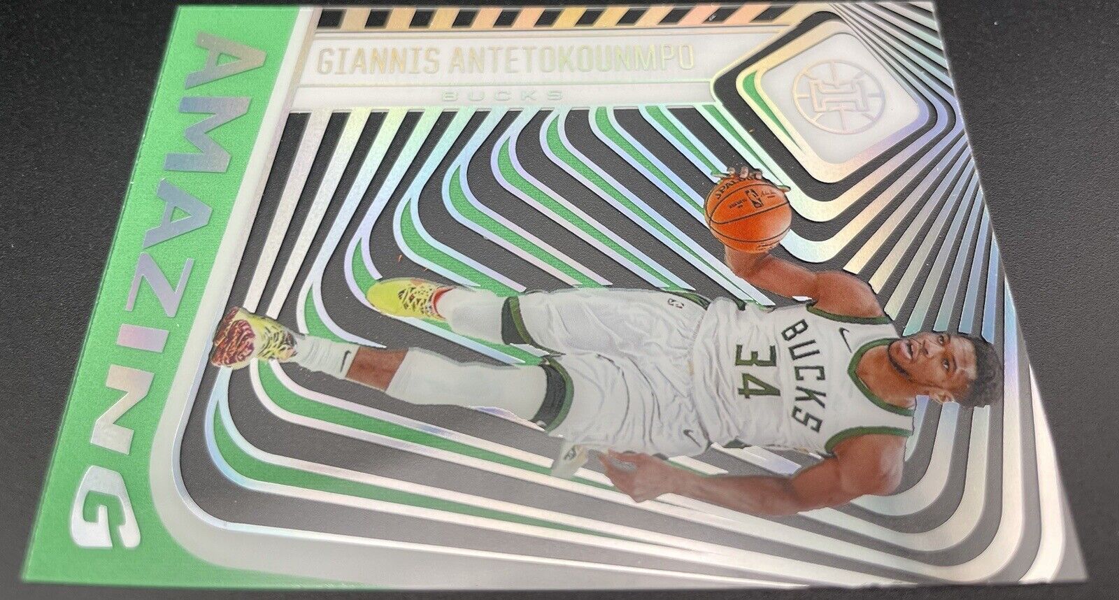 Giannis Antetokounmpo 2020-21 Panini Illusions Clear #19 Milwaukee Bucks