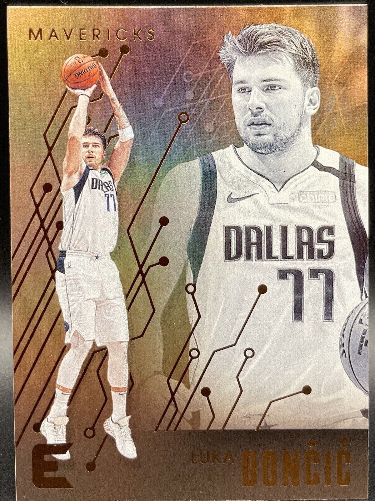 2019 Panini  Chronicles Luka Doncic #206  Dallas Mavericks essentials Bronze 🔥￼