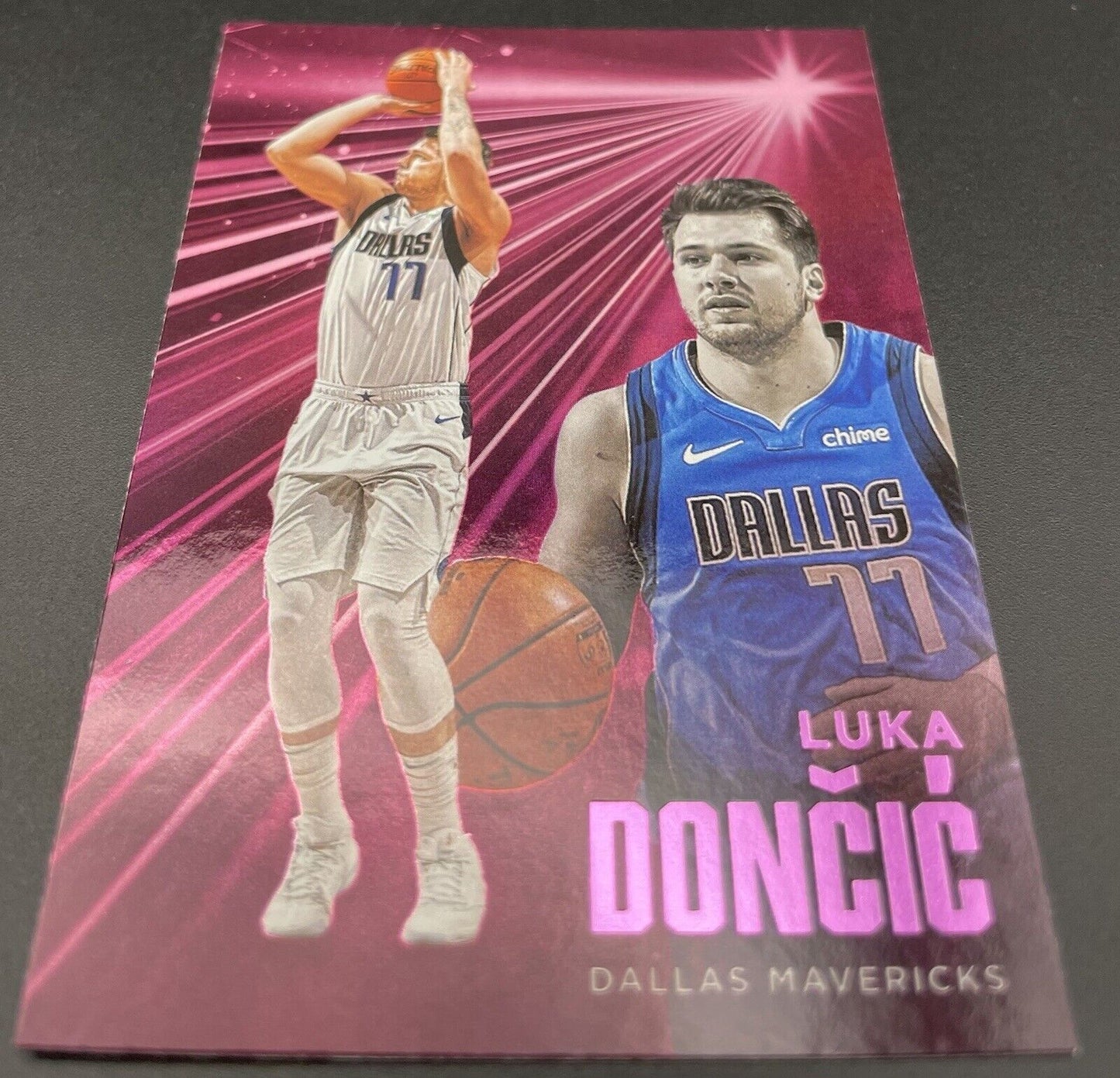 2020-21 Panini Chronicles - Essentials Pink #228 Luka Dončić