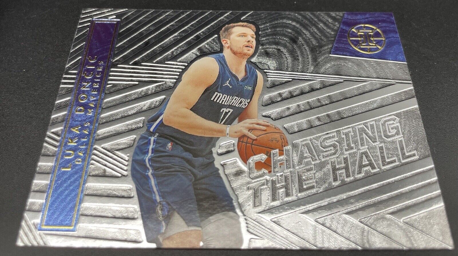 2021-22 Panini Illusions #7 Luka Doncic Chasing the Hall