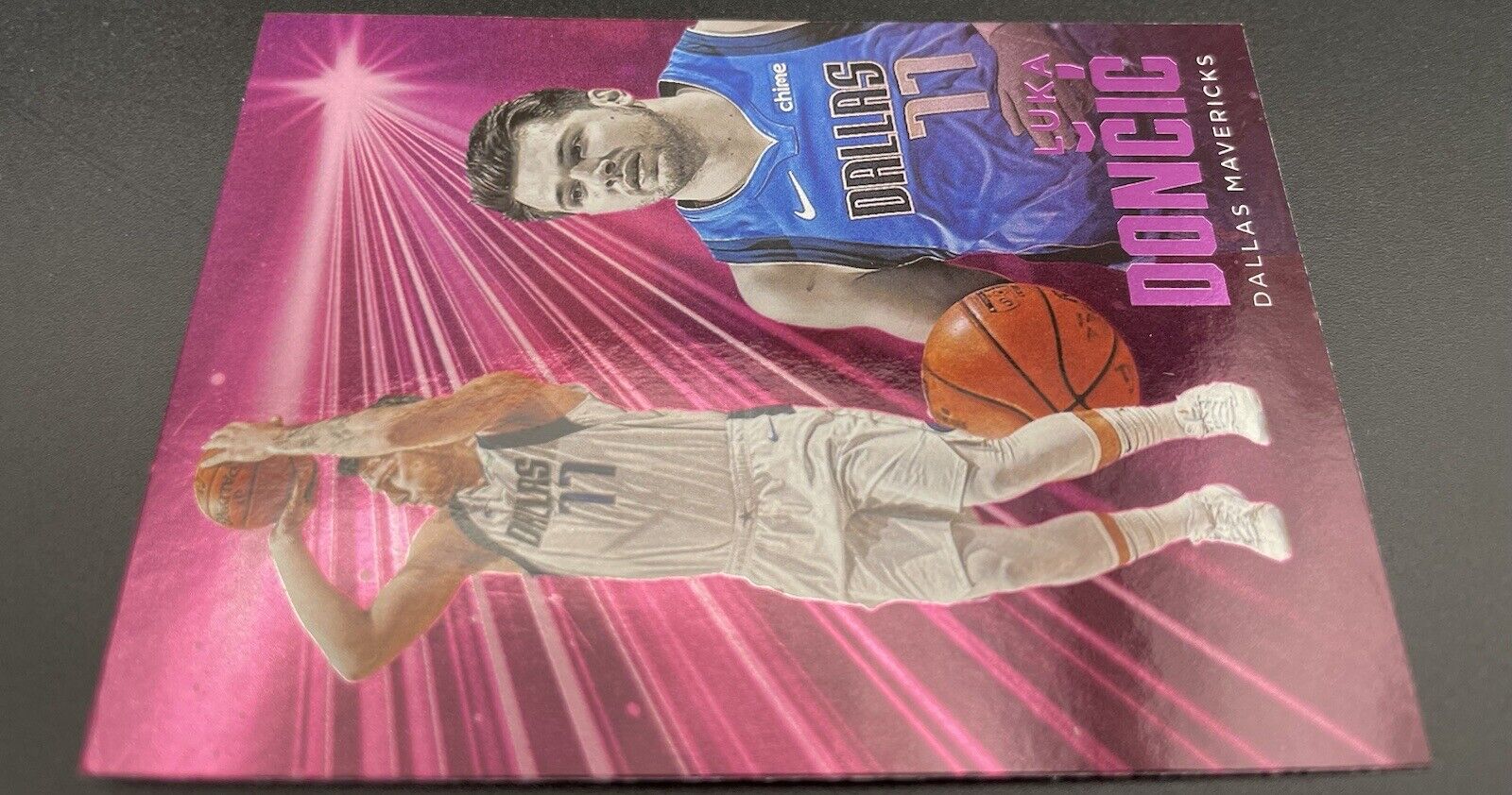 2020-21 Panini Chronicles - Essentials Pink #228 Luka Dončić