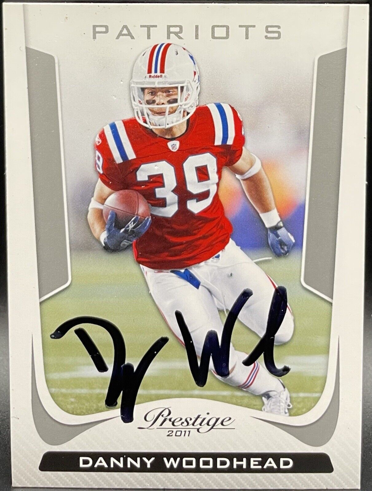 Danny Woodhead 2011 Panini #117 Autographed New England Patriots￼