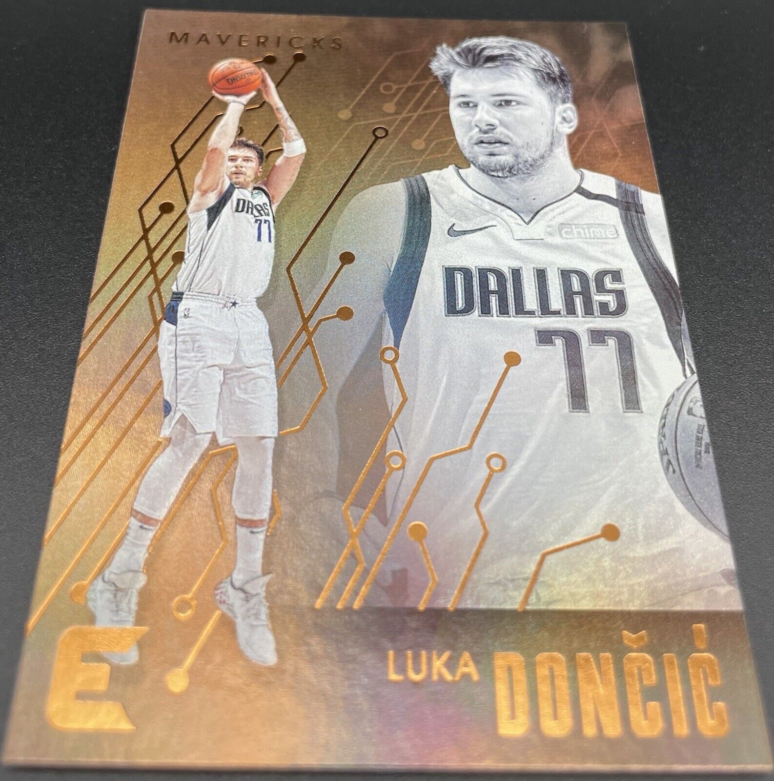 2019 Panini  Chronicles Luka Doncic #206  Dallas Mavericks essentials Bronze 🔥￼